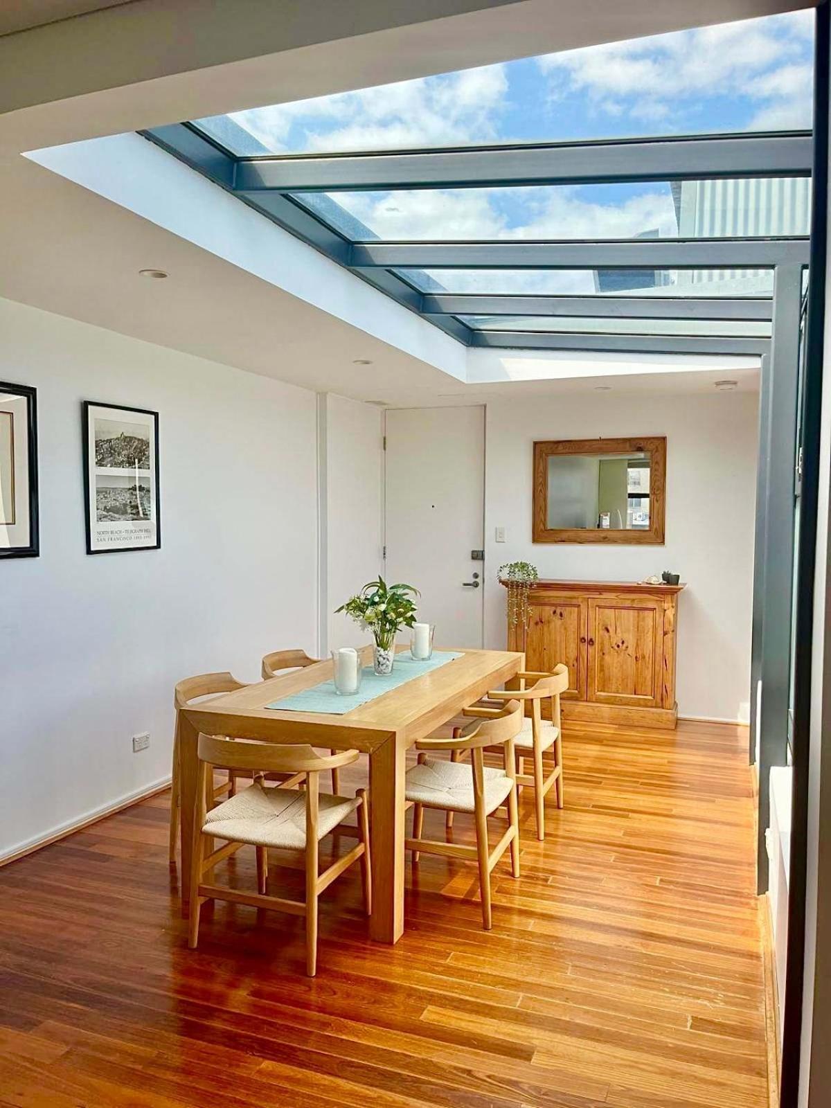 Luxe 2br 2 Bath With Terrace, Secure Parking, 200m From Metro Sydney
