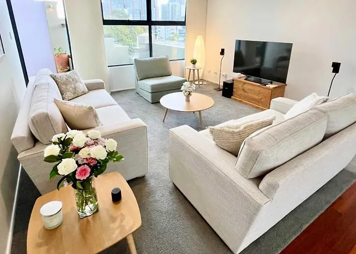 Luxe 2Br 2 Bath With Terrace, Secure Parking, 200M From Sydney Metro