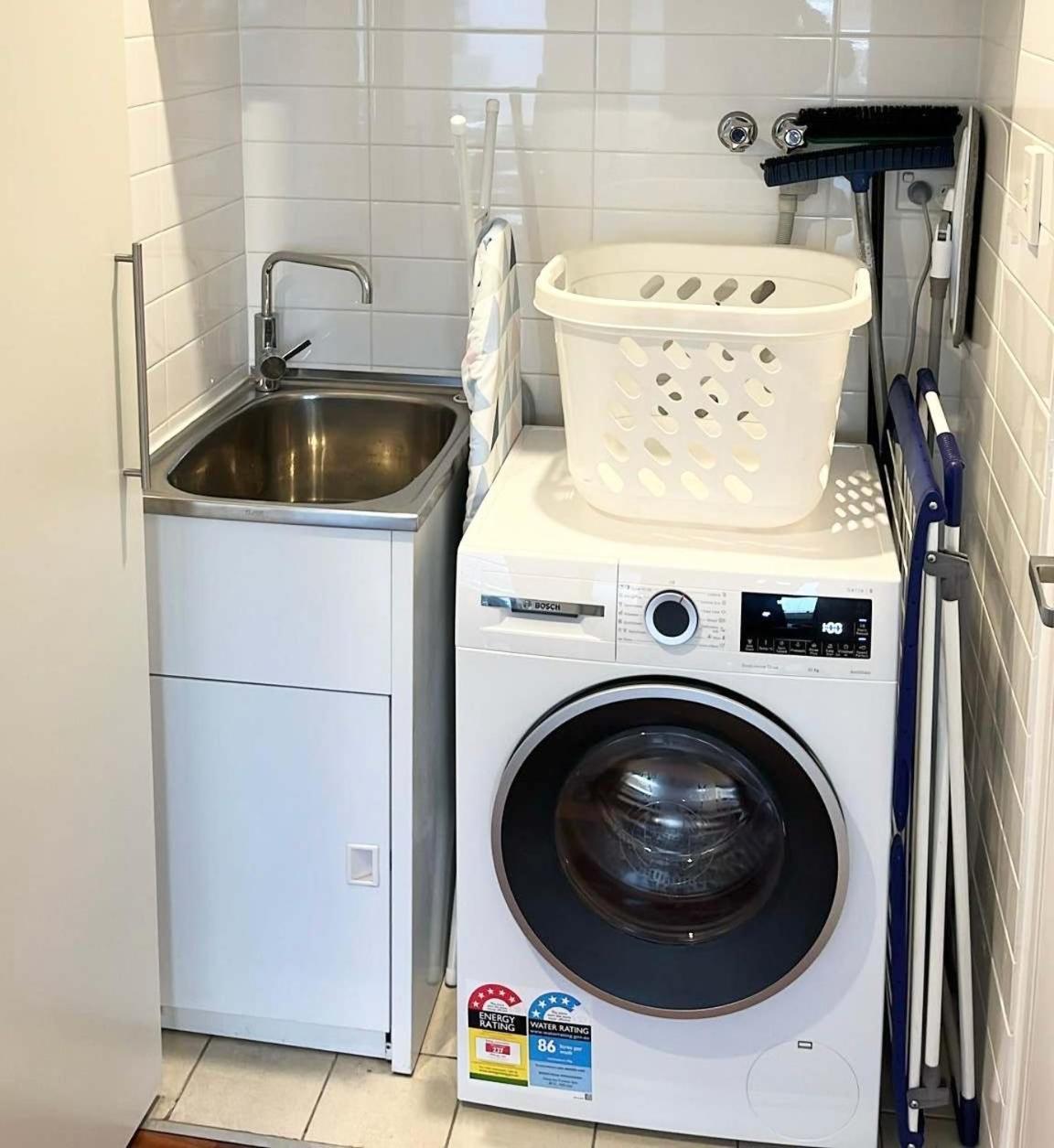 Apartment Luxe 2Br 2 Bath With Terrace, Secure Parking, 200M From Sydney Metro