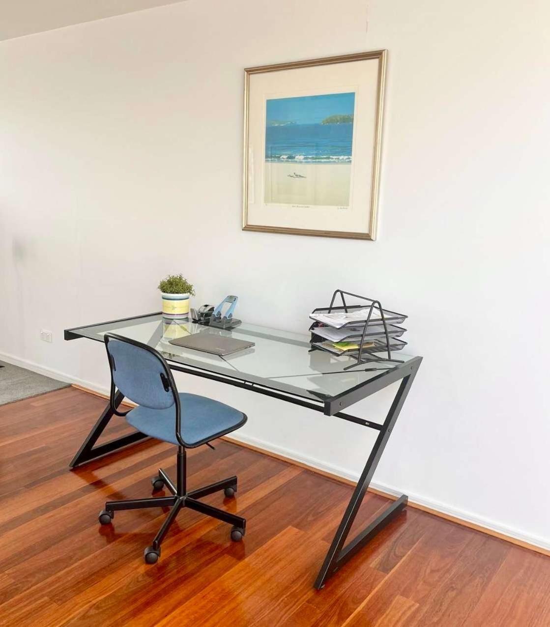 Luxe 2Br 2 Bath With Terrace, Secure Parking, 200M From Sydney Metro Apartment