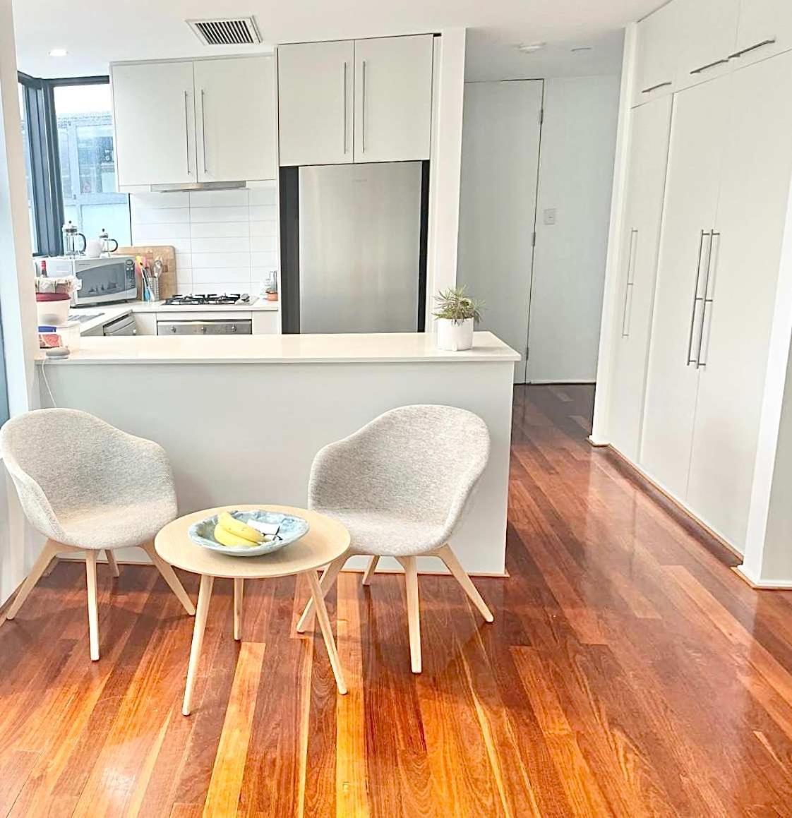 Apartment Luxe 2Br 2 Bath With Terrace, Secure Parking, 200M From Sydney Metro Sydney