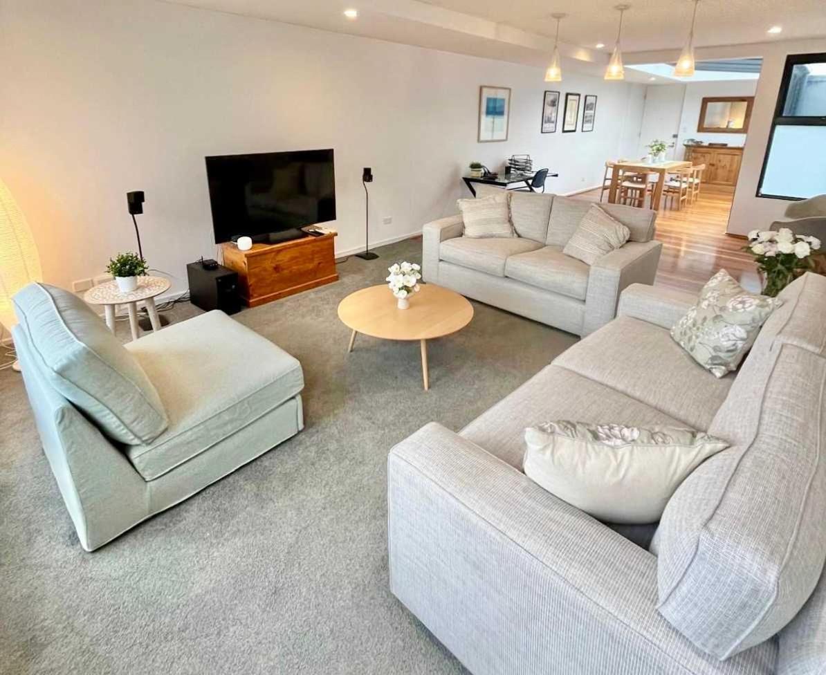 Apartment Luxe 2Br 2 Bath With Terrace, Secure Parking, 200M From Sydney Metro