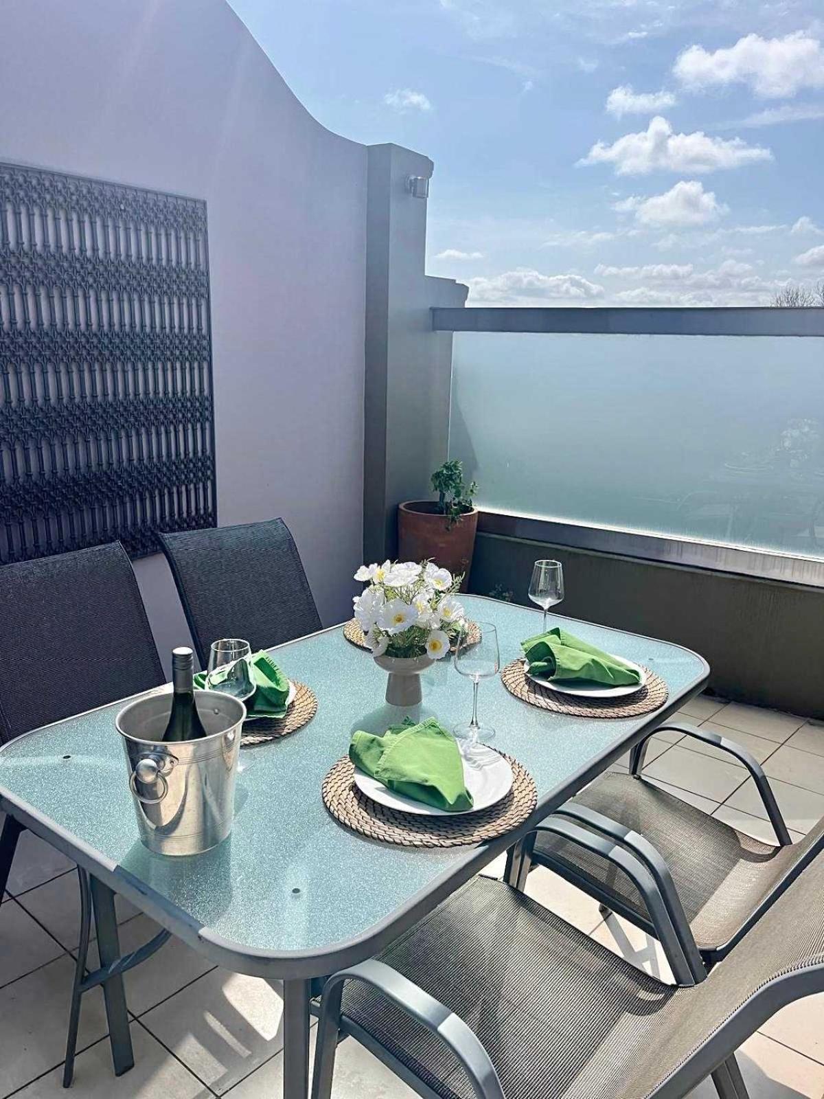 Apartment Luxe 2Br 2 Bath With Terrace, Secure Parking, 200M From Sydney Metro Sydney